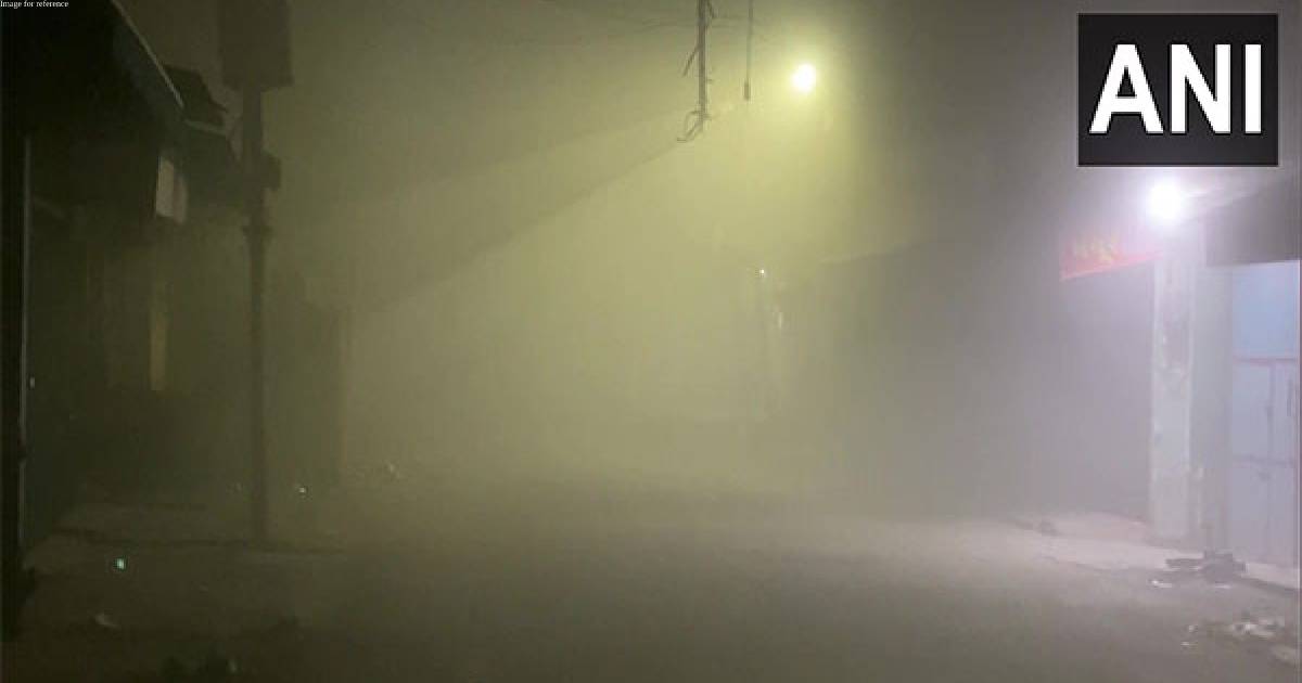 Dense fog engulfs parts of Uttar Pradesh and Madhya Pradesh